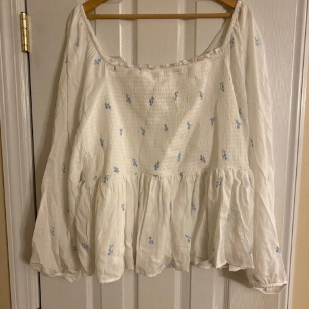 Torrid NWT Women's White Smocking 3/4 sleeve Blue Embroidery Top Blouse Size 4X